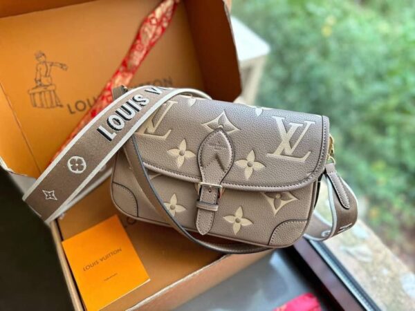 LOUISS VUITTIN DIANE MONOGRAM EMPREINTE SHOULDER BAG - Image 4