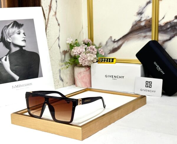 GIVENCHYY - Image 4