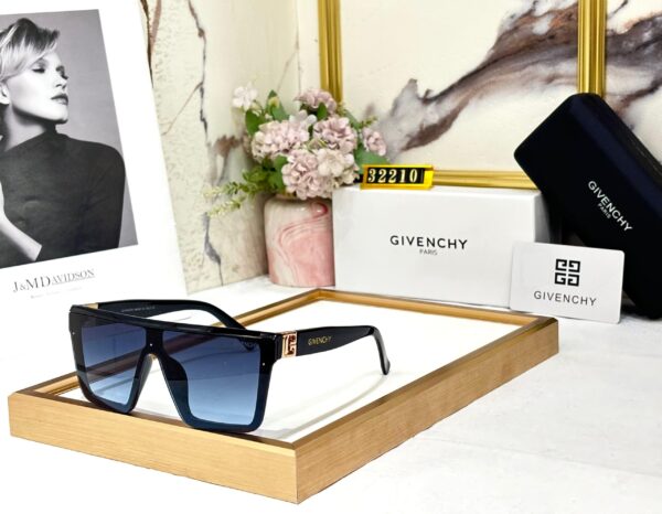GIVENCHYY
