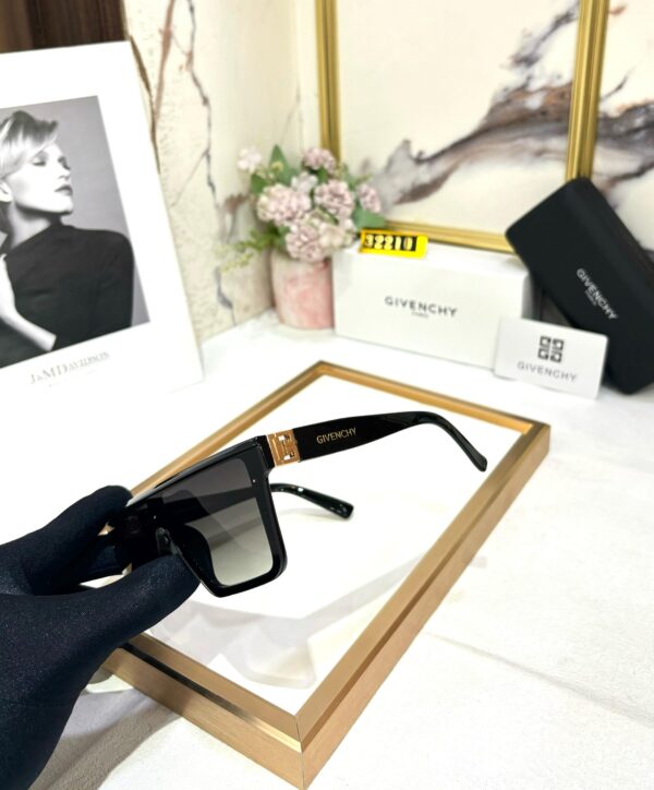 GIVENCHYY - Image 5
