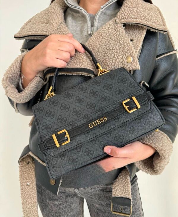GUESSS SESTRI LOGO TOP HANDLE FLAP