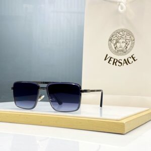 VERSACEE