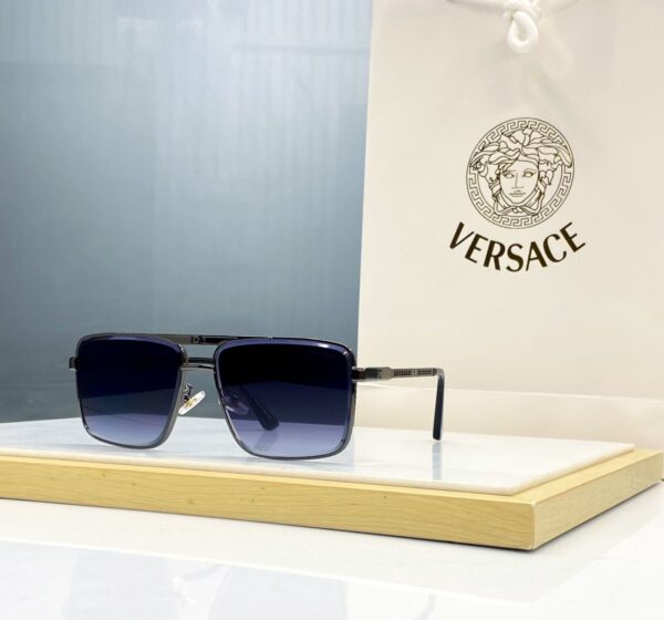 VERSACEE