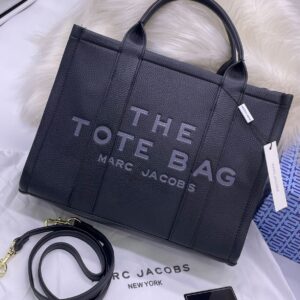 MARCC JACOBSS THE LEATHER TOTE BAG