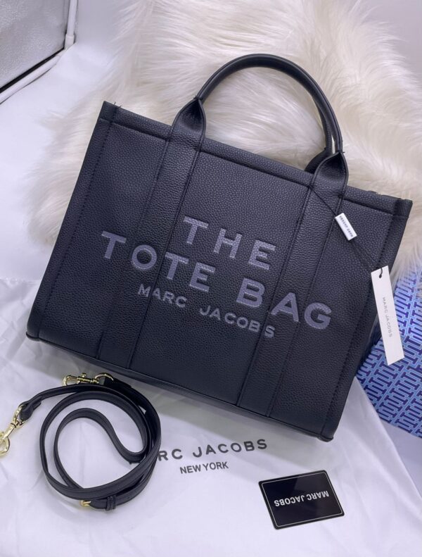 MARCC JACOBSS THE LEATHER TOTE BAG