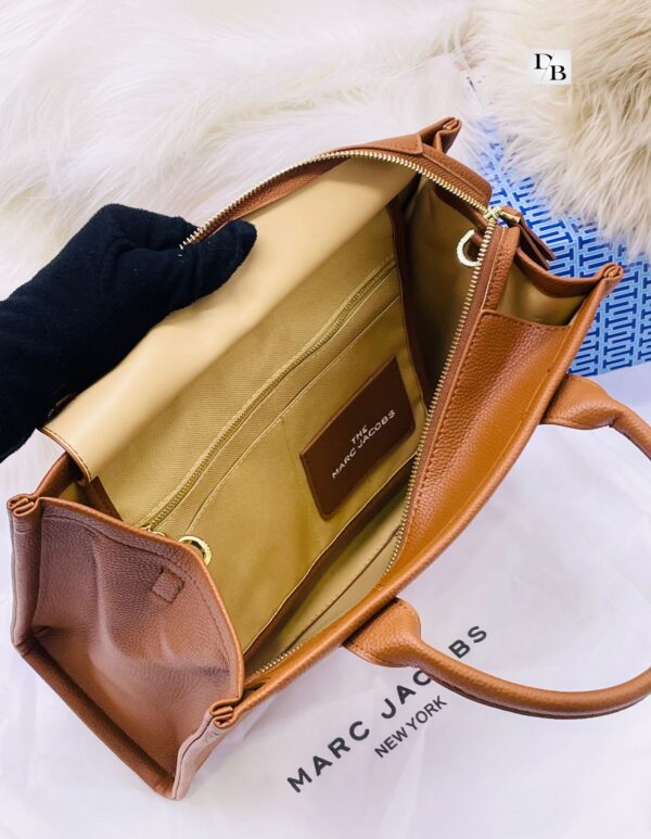 MARCC JACOBSS THE LEATHER TOTE BAG - Image 3