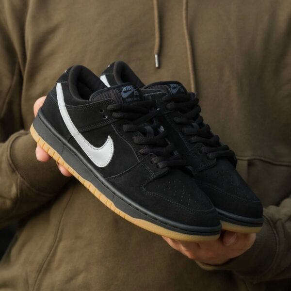 NIKEE SB DUNK LOW FOG BLACK GUM 