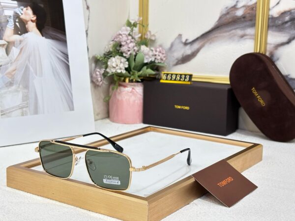 TOM FORDD - Image 2
