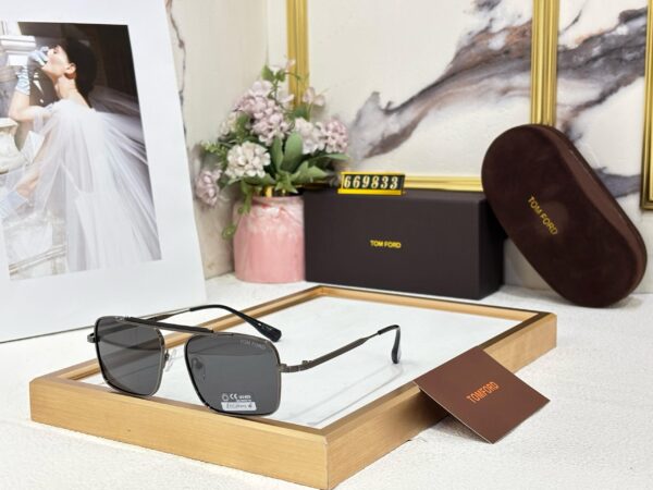 TOM FORDD - Image 4
