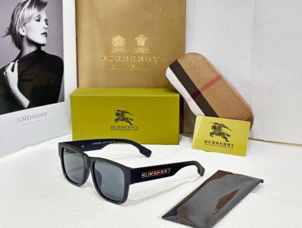 BURBERRYY - Image 2