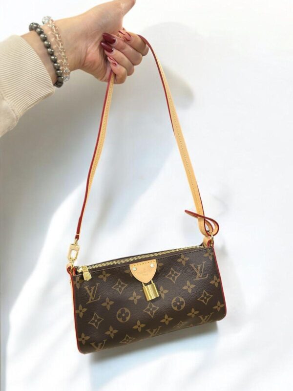 LOUISS VUITTONN POCHETTE TIRETTE - Image 2
