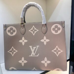 LOUISS VUITTONN ON THE GO