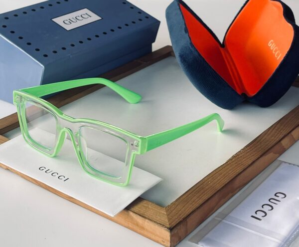 GUCCII SPECTACLE