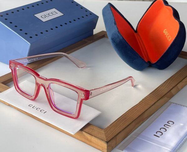 GUCCII SPECTACLE - Image 4