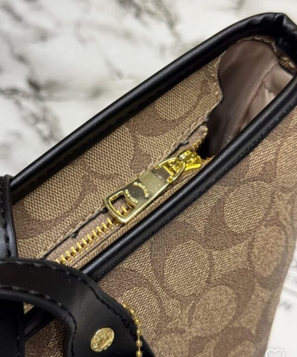 Coachh High Quality Leather Tote Bag with Topzip - Image 3