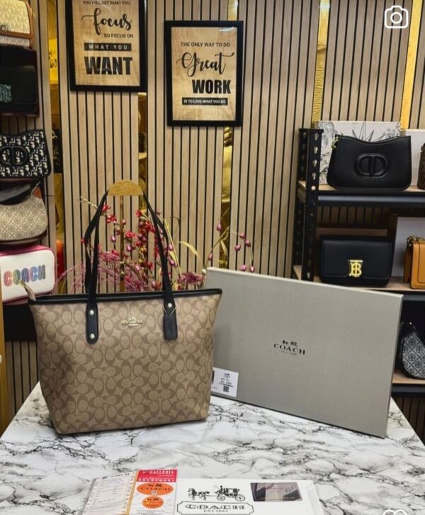 Coachh High Quality Leather Tote Bag with Topzip - Image 2