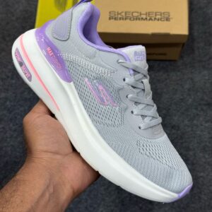 Skecherss max cushion