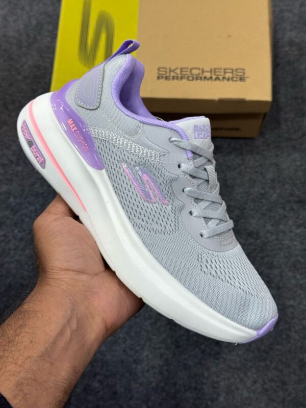 Skecherss max cushion