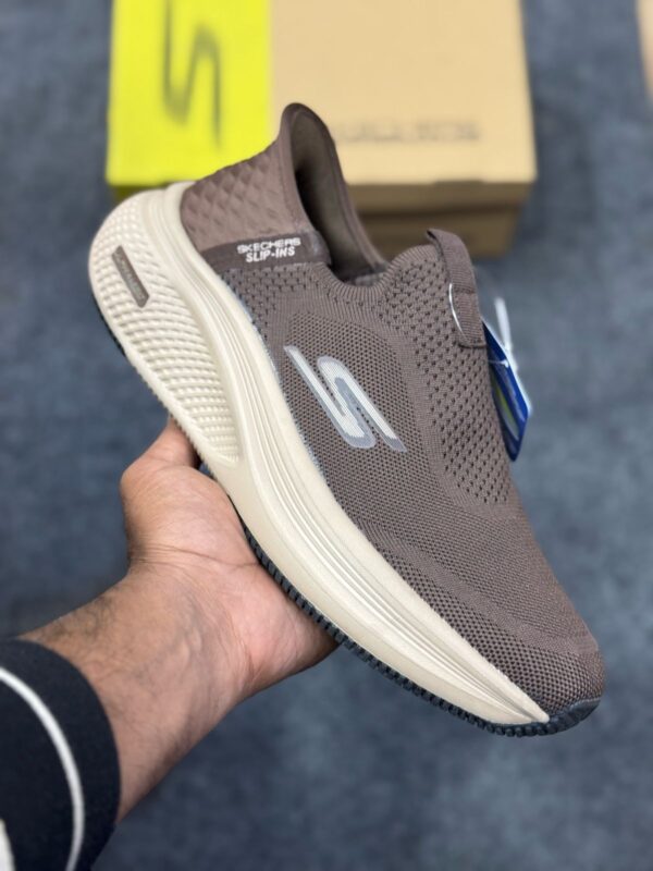 Skecherss slip in