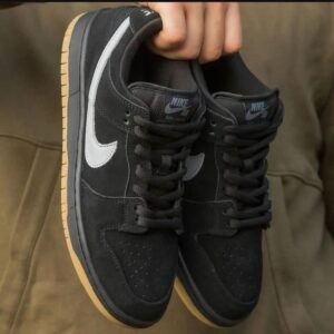 NIKEE SB DUNK LOW FOG BLACK GUM 