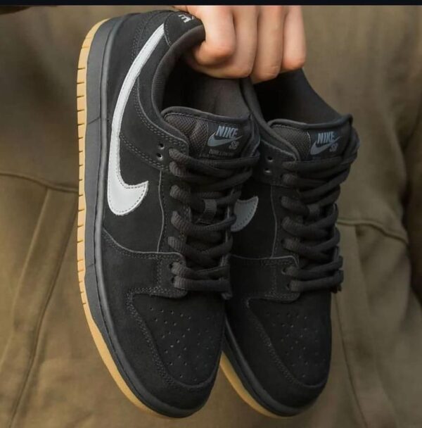 NIKEE SB DUNK LOW FOG BLACK GUM 