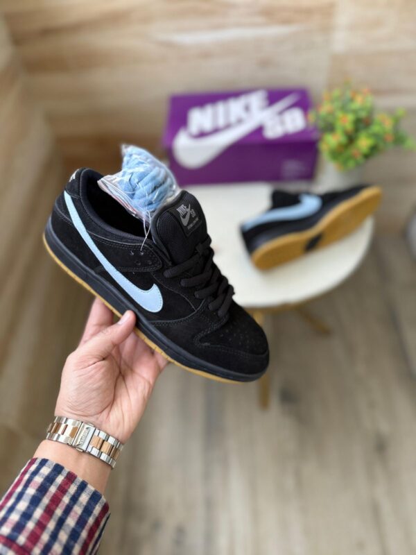 NIKEE SB DUNK LOW FOG BLACK GUM  - Image 2