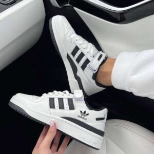 ADIDASS FORUM WHITE N BLACK