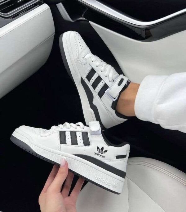 ADIDASS FORUM WHITE N BLACK