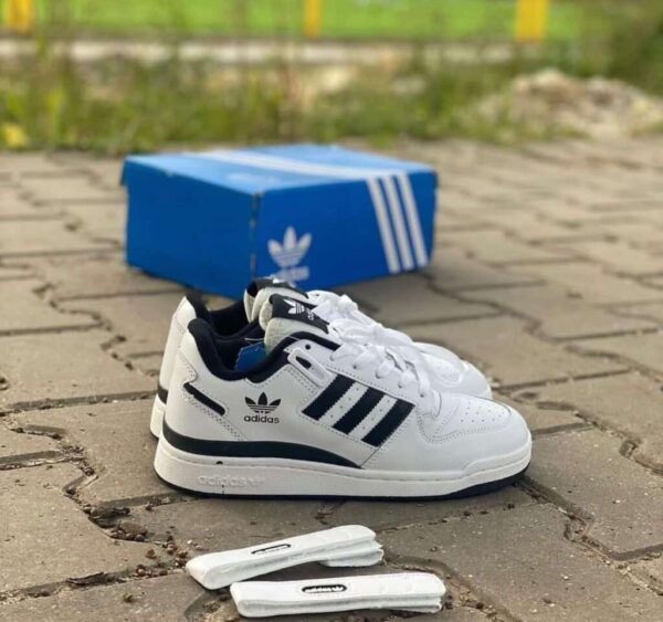 ADIDASS FORUM WHITE N BLACK - Image 2