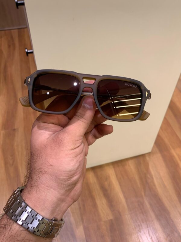 MOSCOTT 37 brown