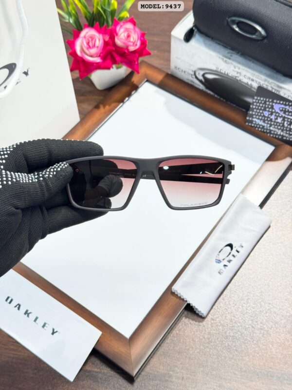 OAKLEYY 9437 BROWN - Image 3