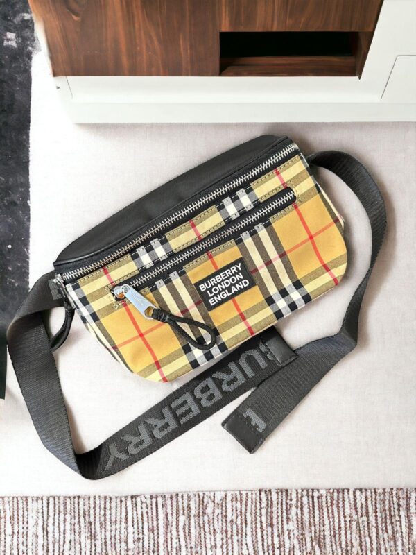 BURBERRYY CHEST/WAIST BAG