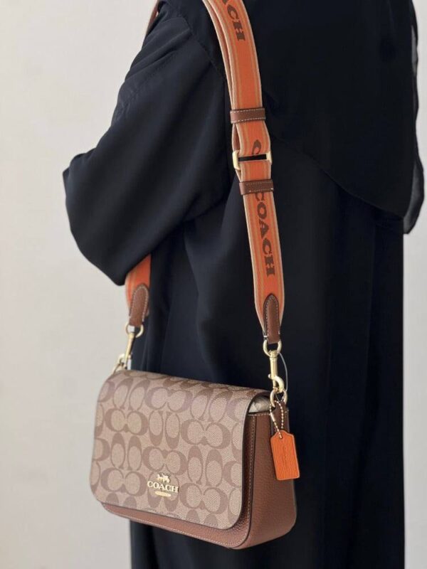 COACHH LOGAN MESSENGER IN SIGNATURE CANVAS - Image 3