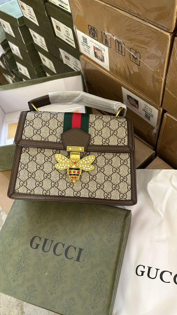 GUCCII BEEE STORE ARTICLE