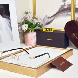 TOM FORDD