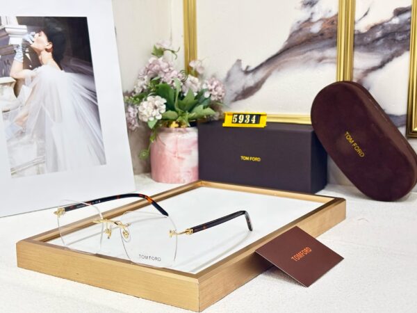 TOM FORDD