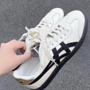 Onitsukaa tiger tokuten gum sole black gold 