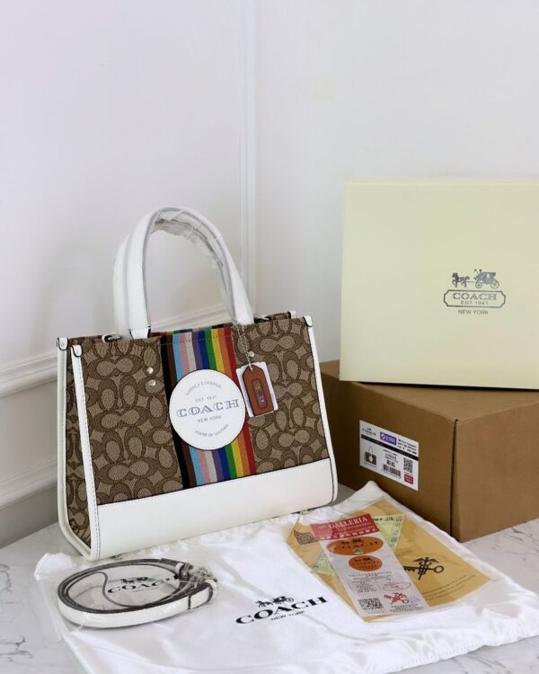 COACHH DEMPSEY CARRYALL SIGNATURE TOTE BAG 30