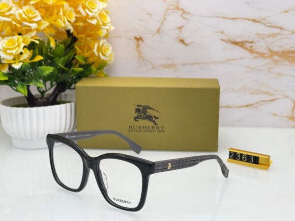 BURBERRYY - Image 2