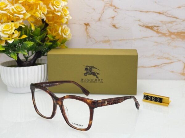 BURBERRYY - Image 3