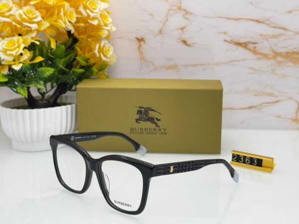 BURBERRYY - Image 6