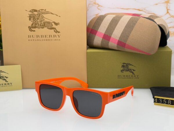 BURBERRYY SUNGLASSESS - Image 4