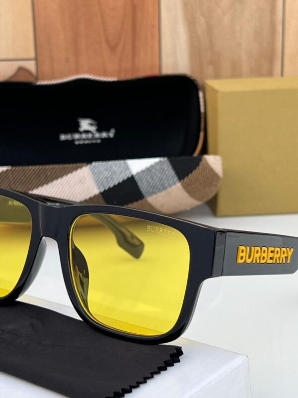 BURBERRYY SUNGLASSESS - Image 9