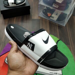 NIKEE SLIDES