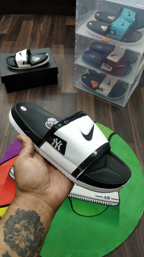 NIKEE SLIDES