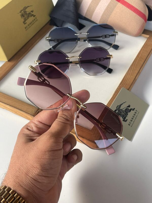 BURBERRYY SUNGLASSES - Image 5