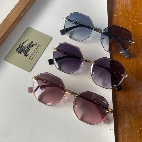 BURBERRYY SUNGLASSES - Image 2