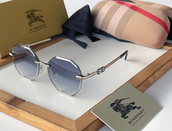 BURBERRYY SUNGLASSES - Image 8