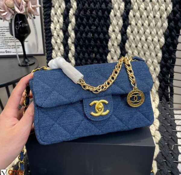 CHANELL MATELASSE SLING BAG 
