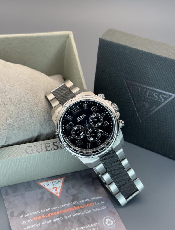 Guess Model-U0